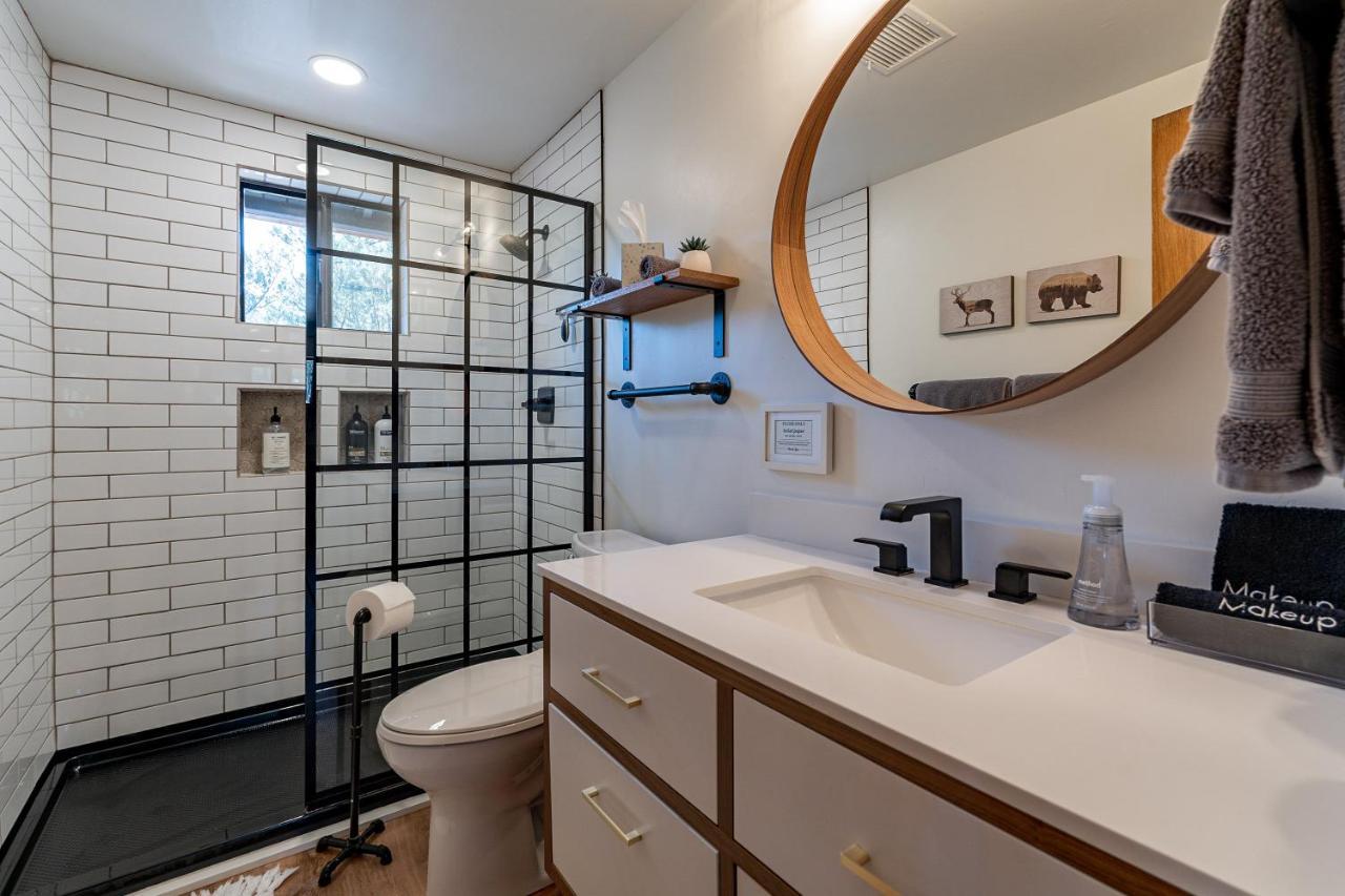 The Pine House - Cozy Mid-Century Modern, Pet-Friendly 빌라 외부 사진